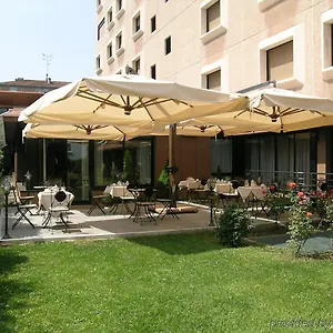 Jr Amadeus Hotel
